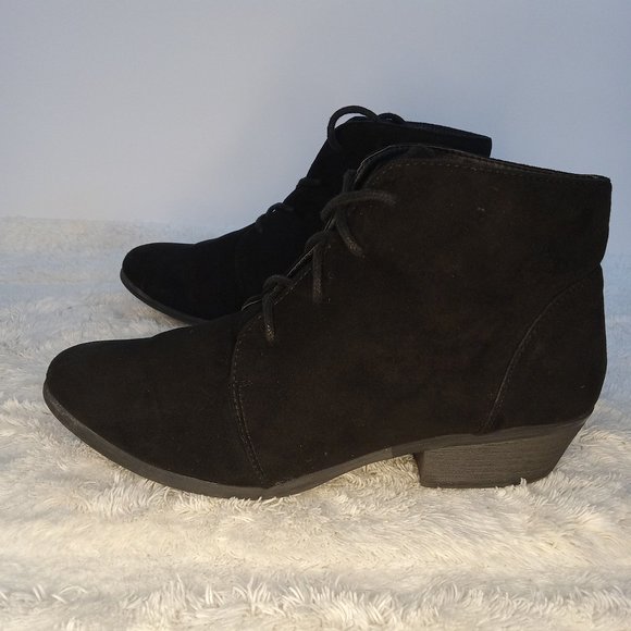 Taylor Chic Booties - Picture 1 of 11